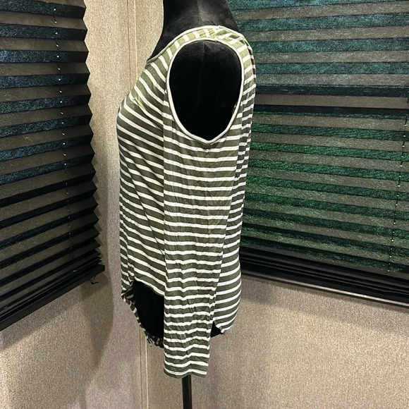 Eyeshadow Women’s LS Green Striped Cold Shoulder Bodysuit‎ Size Large NWT - Picture 4 of 9